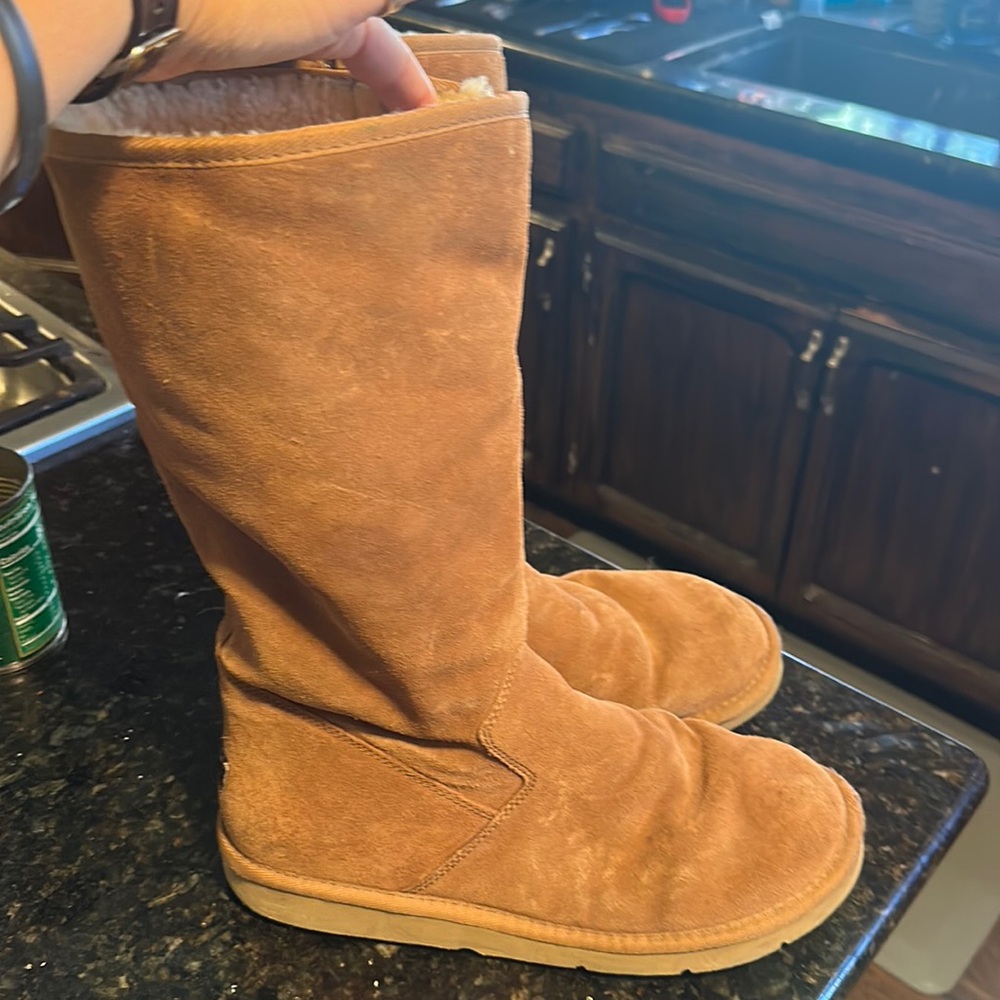 Women brown size 12 Uggs